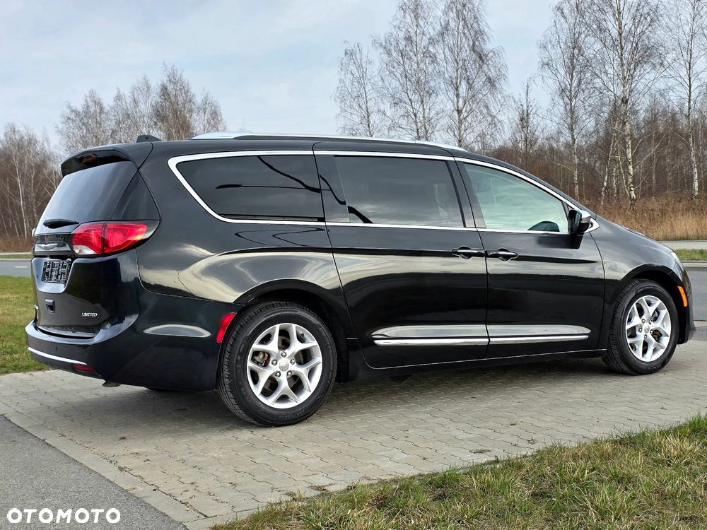 Chrysler Pacifica - 12
