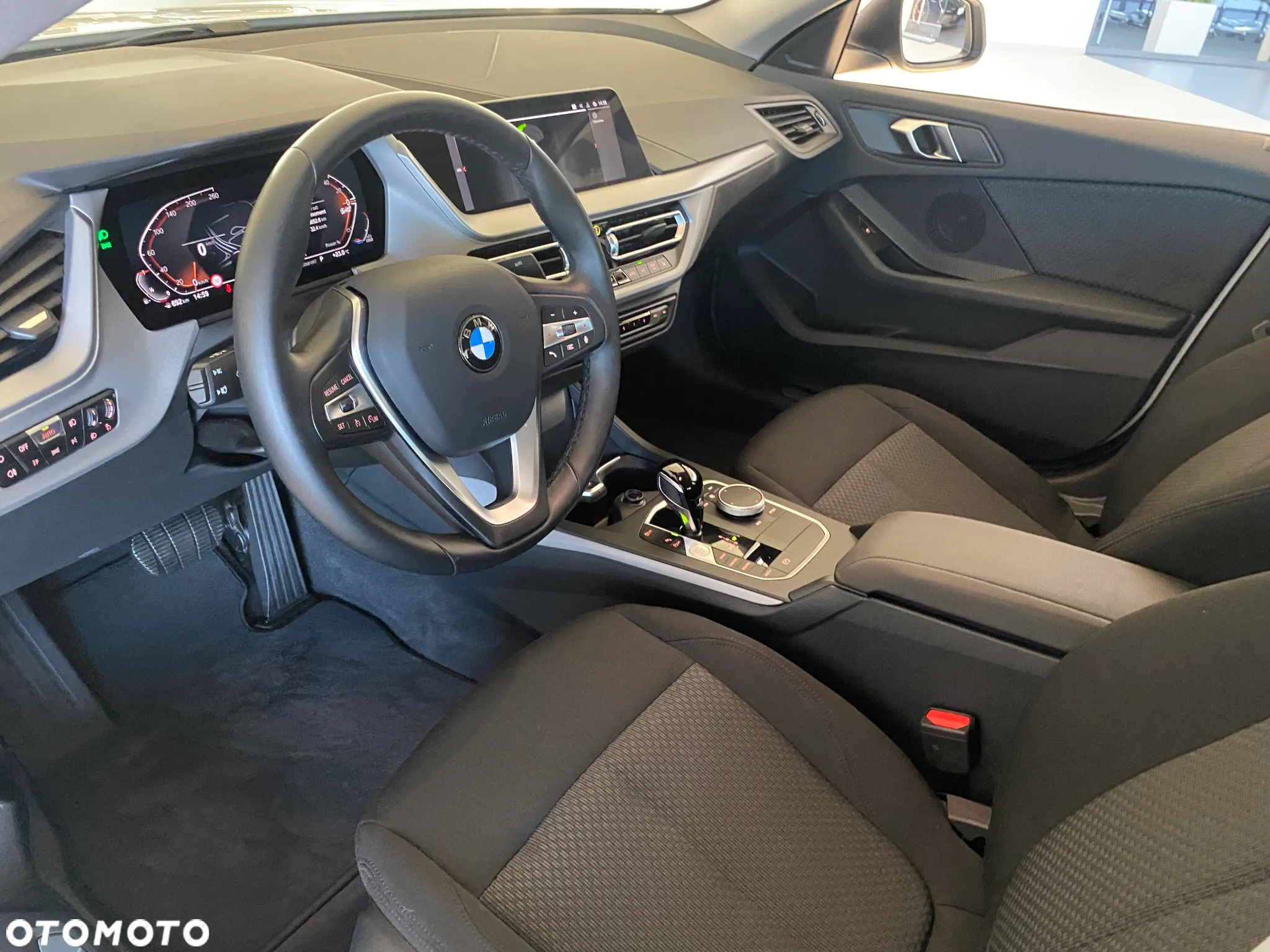 BMW Seria 2 218i - 5