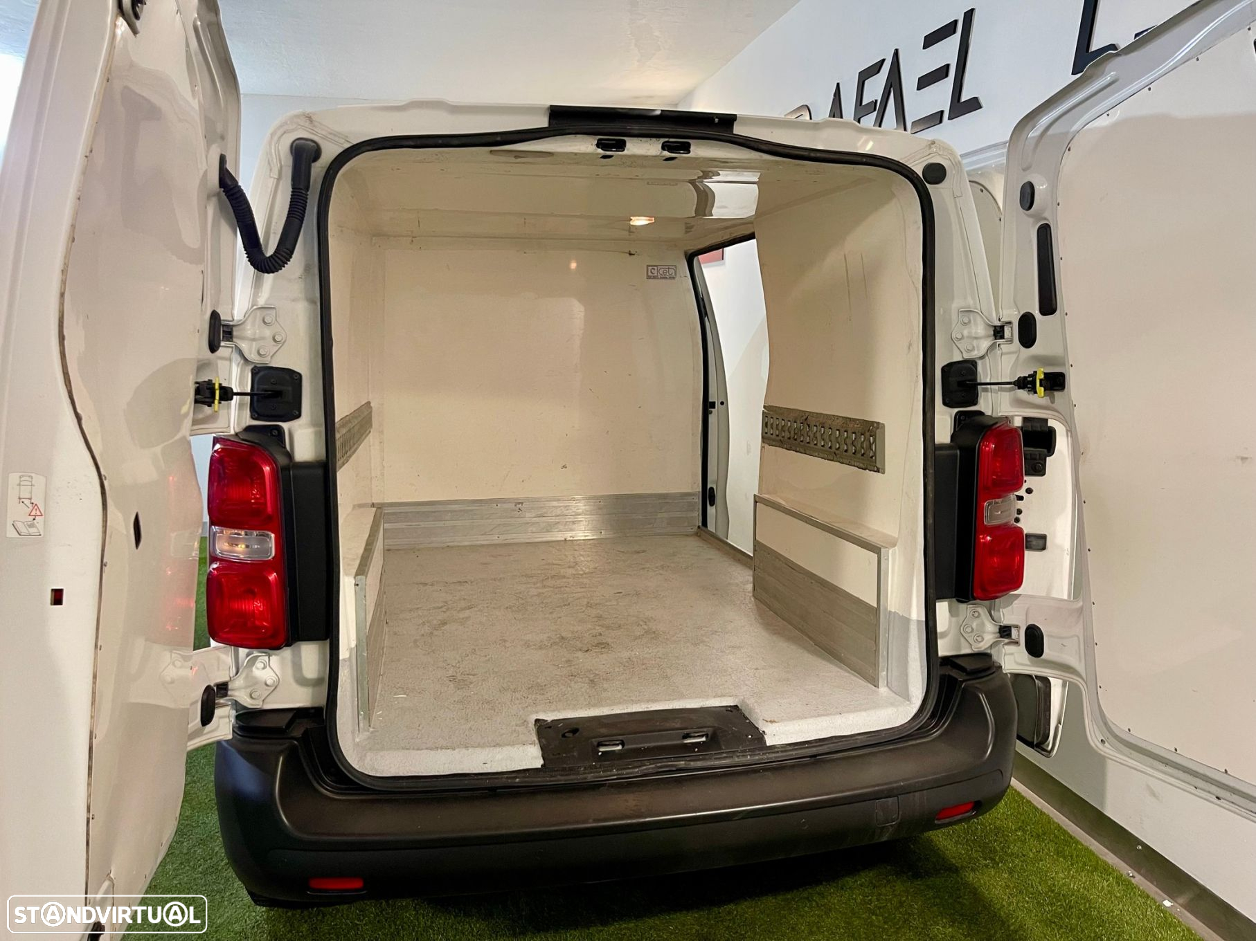 Peugeot Expert 2.0 BlueHDi L2H1 Premium Standard - 23