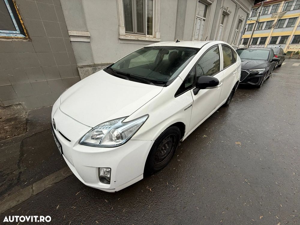 Toyota Prius (Hybrid) Sol - 4