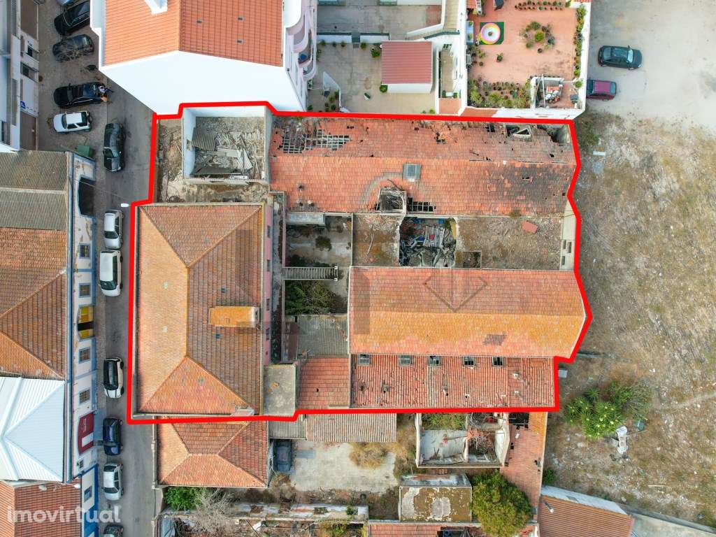 Prédio para Obras, Rendimento 18%, para Venda no Montijo - Grande imagem: 2/57