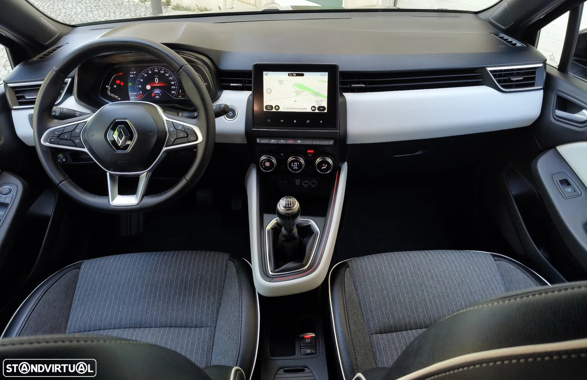 Renault Clio 1.0 TCe Techno Bi-Fuel - 28