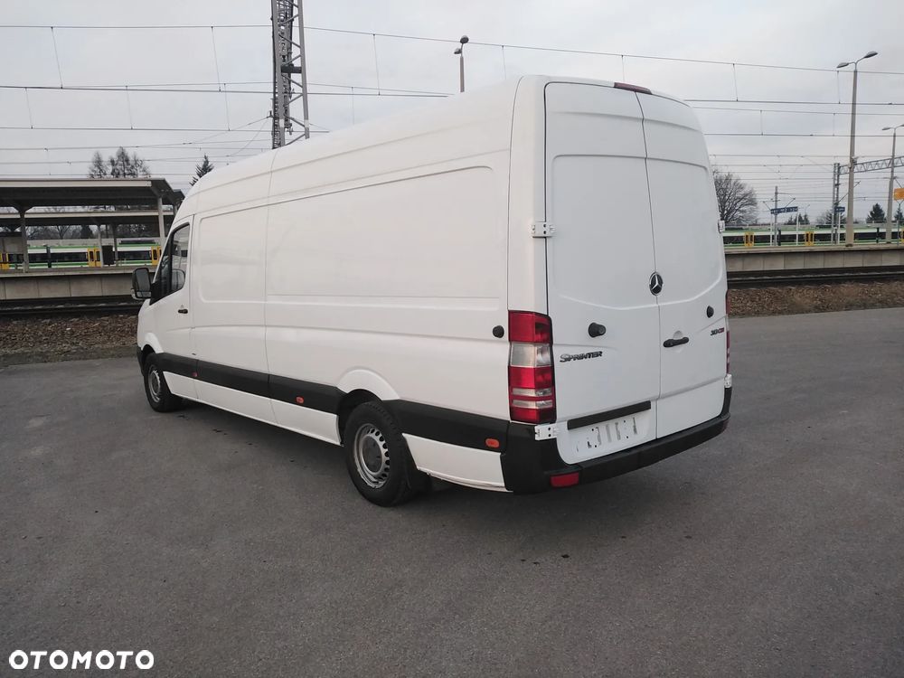 Mercedes-Benz Sprinter - 2