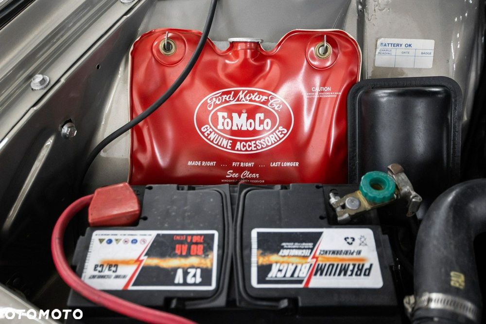 Ford Thunderbird - 40