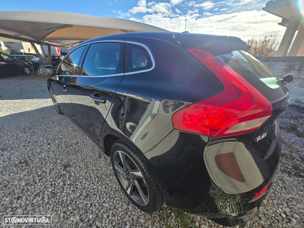 Volvo V40 D2 R Design - 8