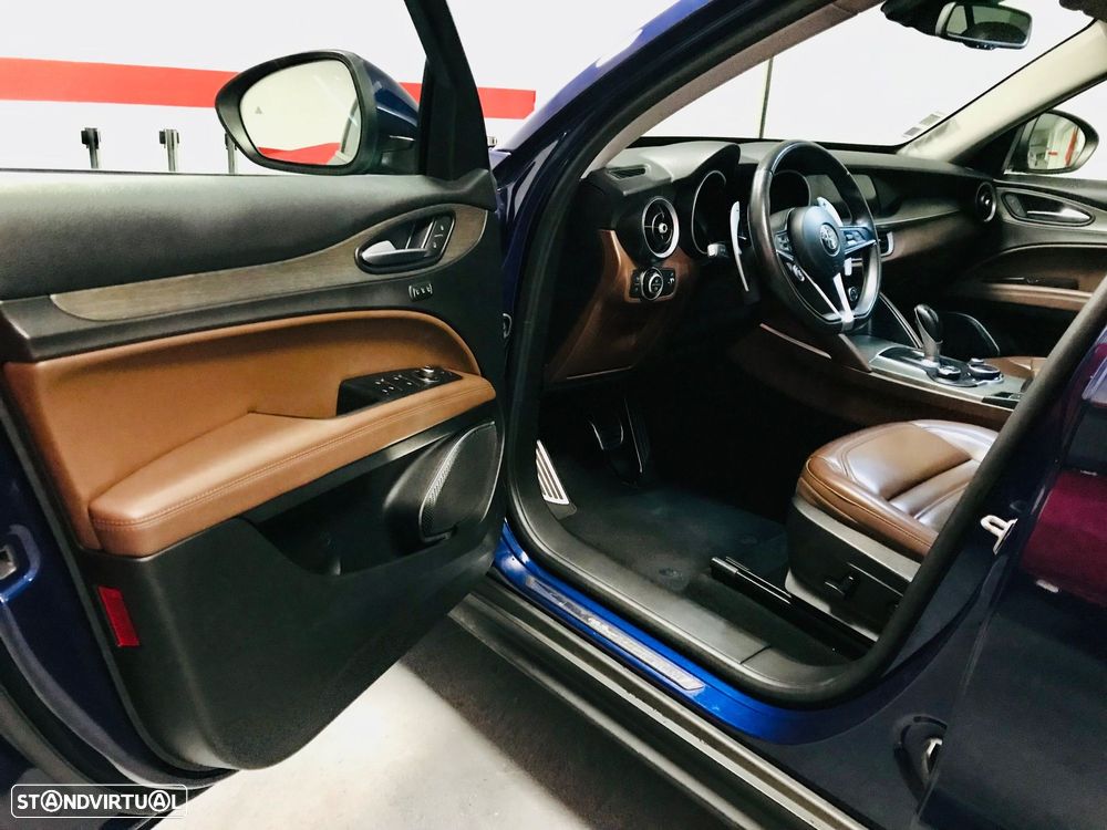 Alfa Romeo Stelvio 2.2 D Estrema Q4 AT8 - 13