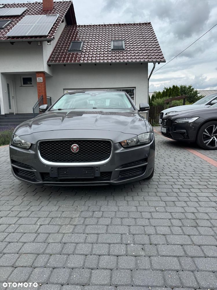 Jaguar XE 2.0 T R-Sport - 2