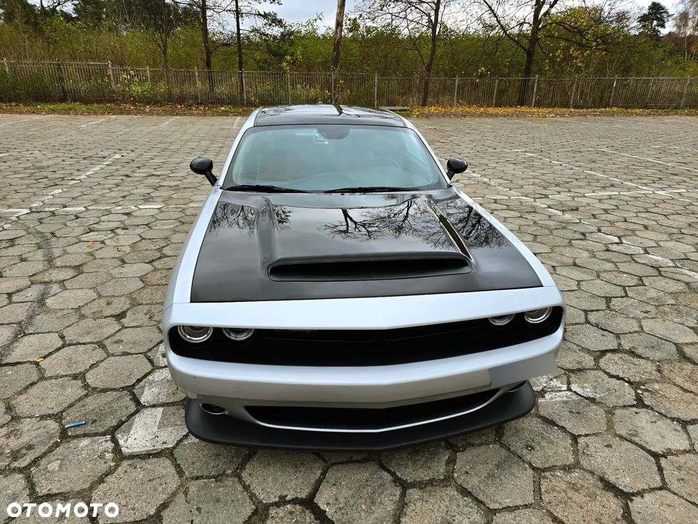 Dodge Challenger - 8