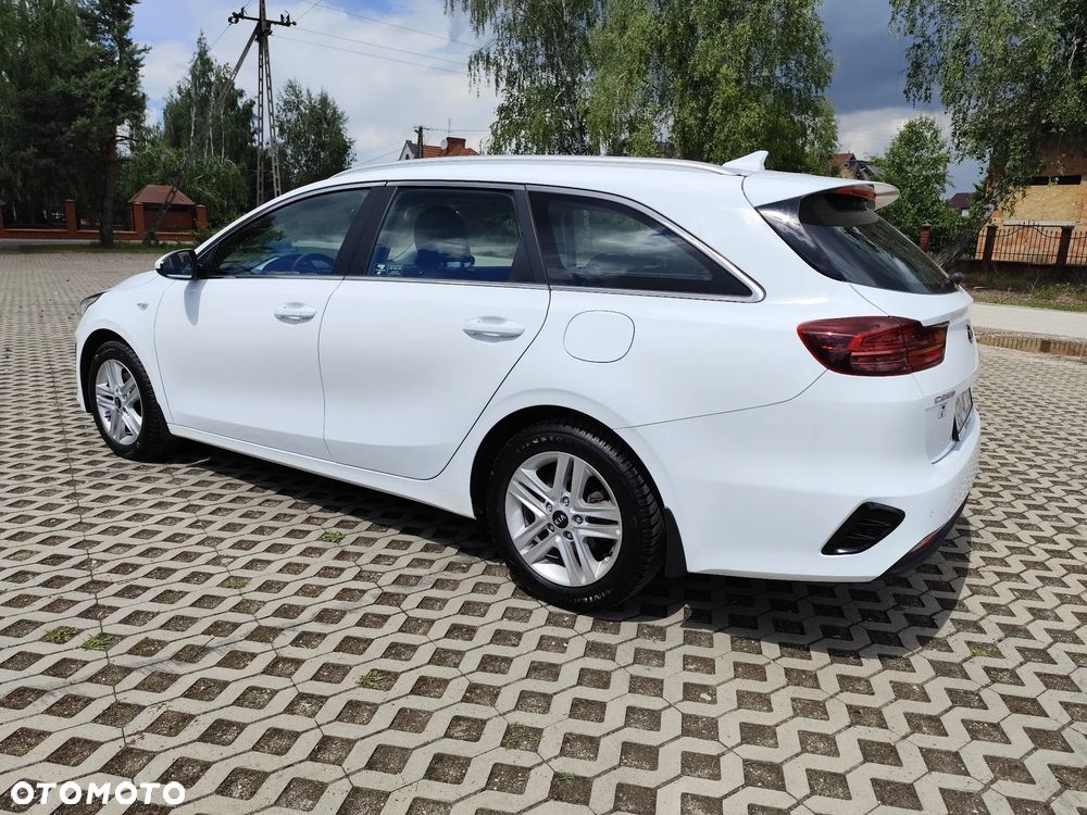 Kia Ceed 1.6 CRDi mHEV M - 4