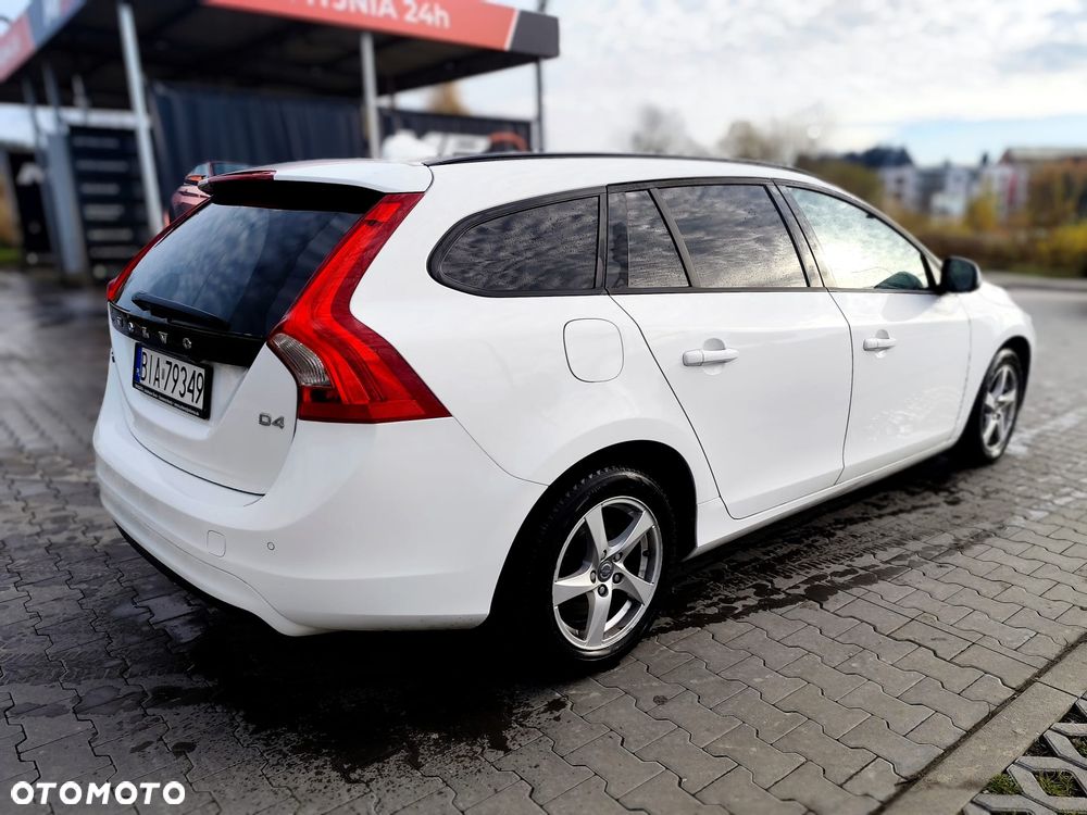 Volvo V60 D4 Momentum - 11