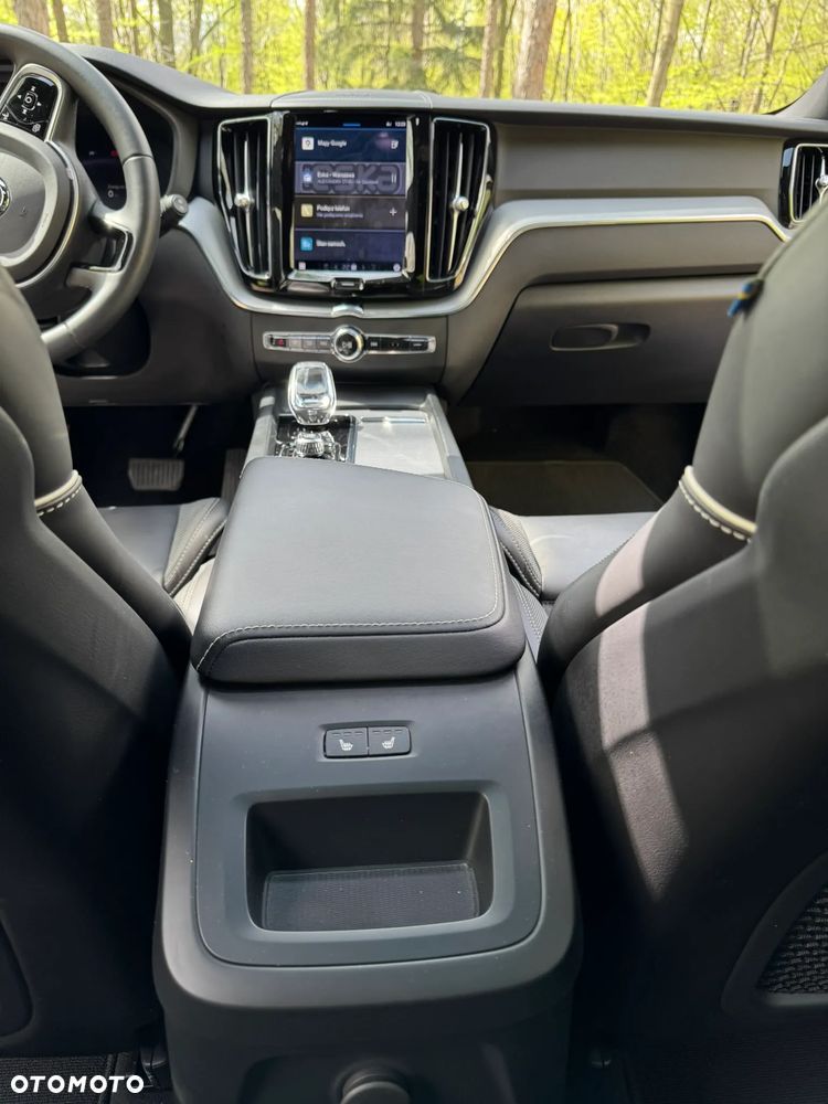 Volvo XC 60 T6 Plug-In Hybrid AWD Plus Dark - 17