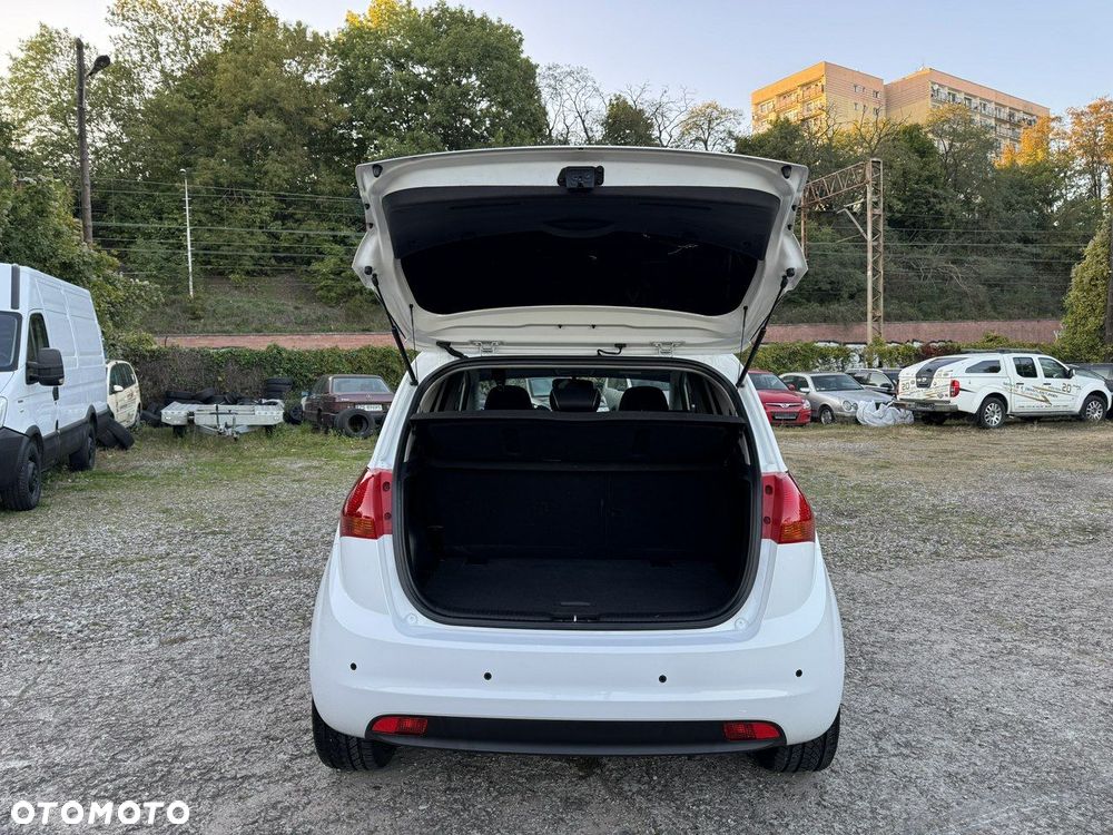 Kia Venga - 9