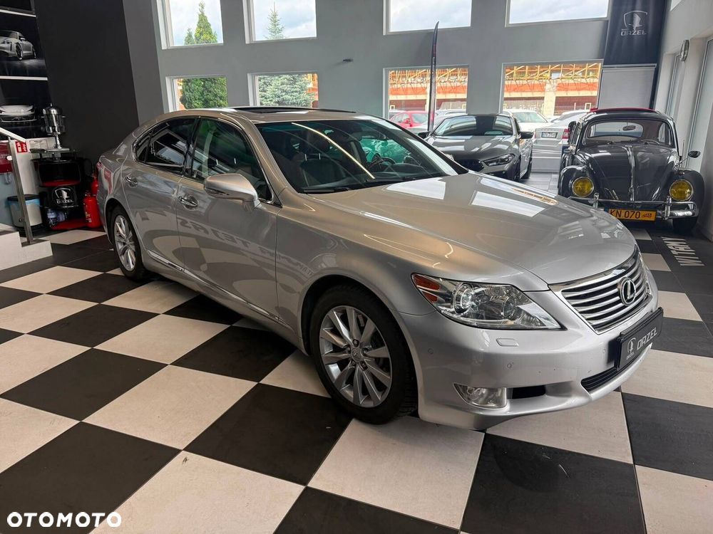 Lexus LS - 3