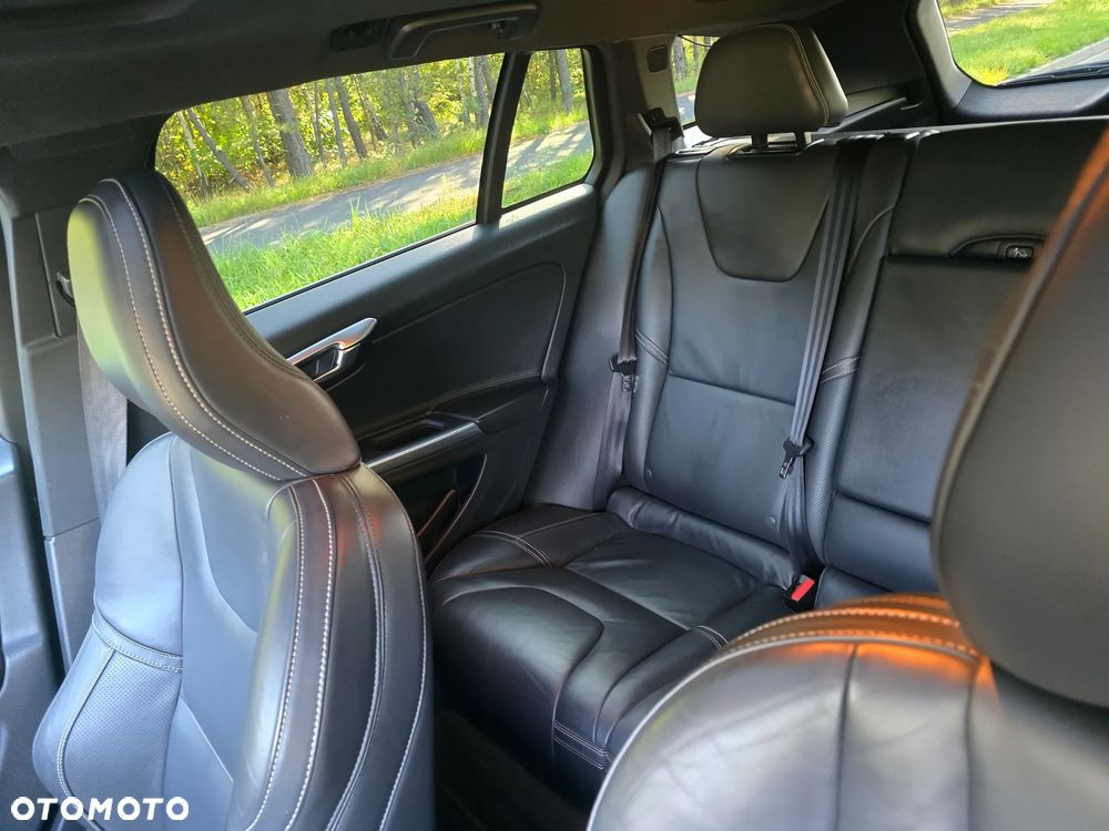 Volvo V60 D4 R-Design - 17