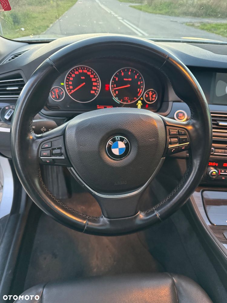 BMW Seria 5 523i Touring - 24