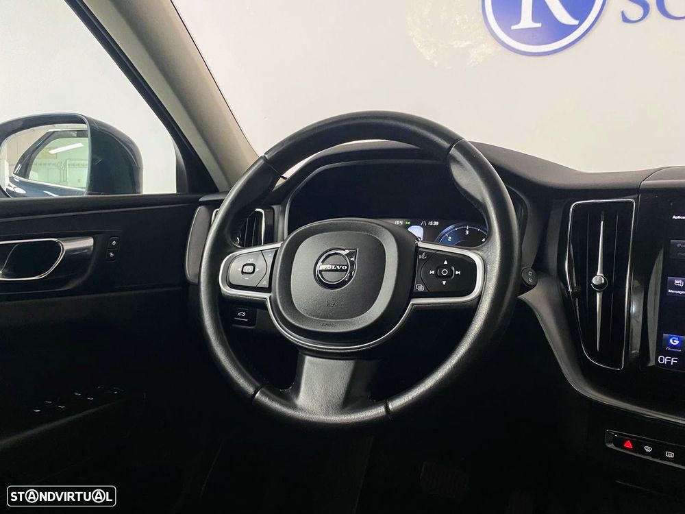 Volvo XC 60 2.0 B4 Momentum Plus Geartronic - 13