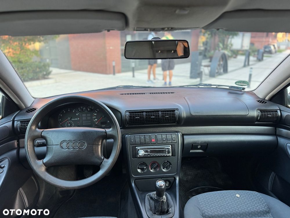 Audi A4 Limousine - 12