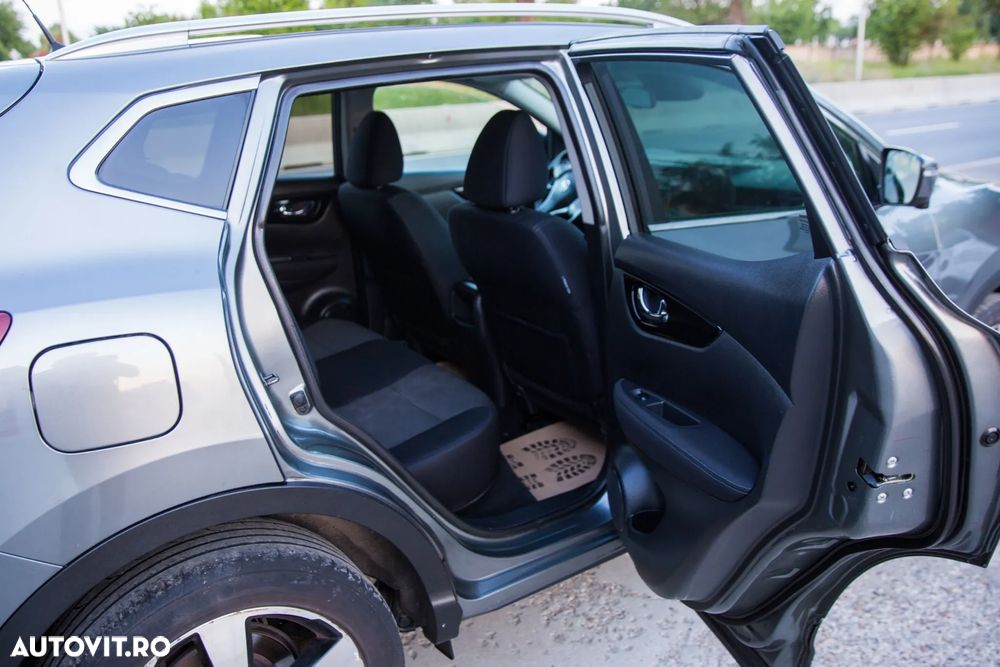 Nissan Qashqai 1.6 DCI Xtronic TEKNA - 25
