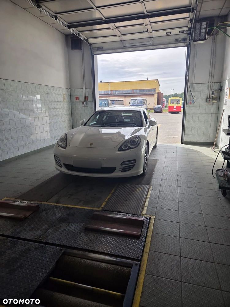 Porsche Panamera 4S - 28