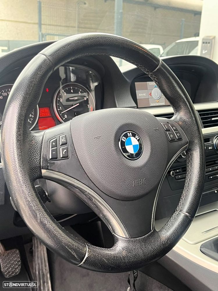 BMW 330 i - 25
