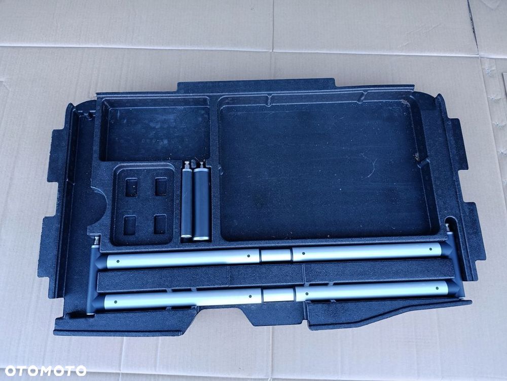 MERCEDES W204 STYROPIAN WKŁAD BAGAŻNIKA SZYNY A2046800230 - 1