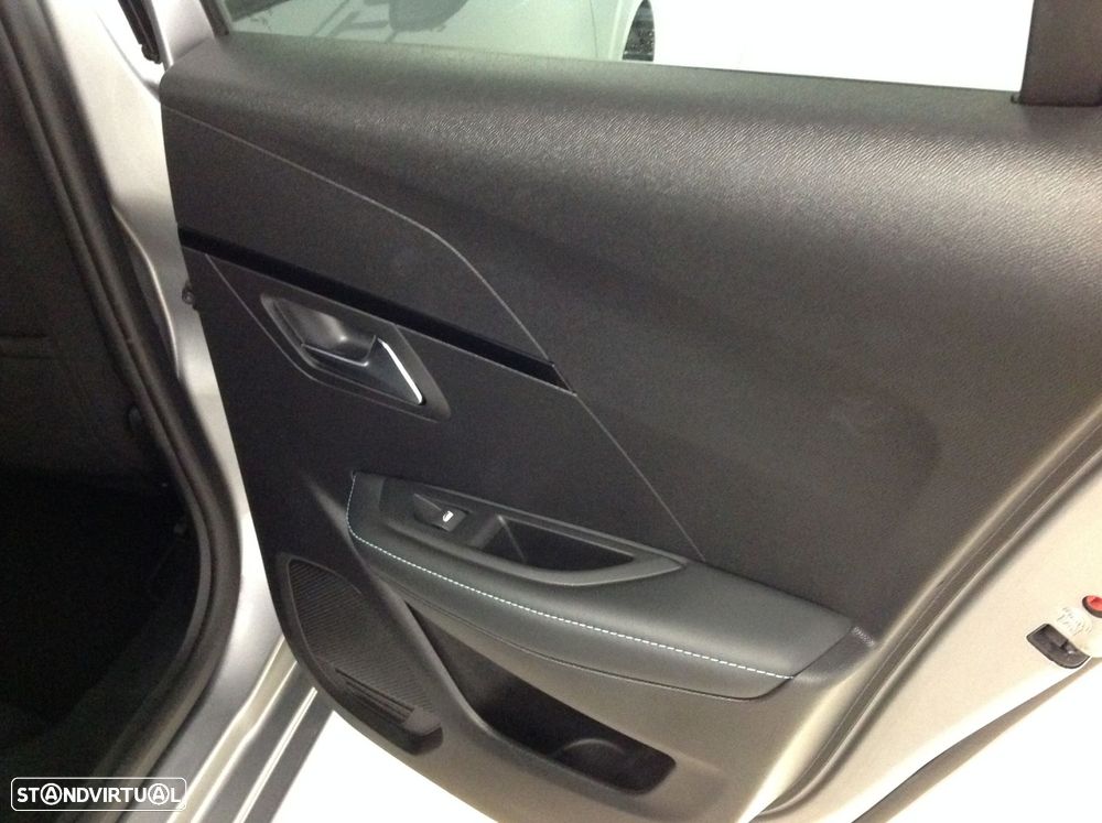 Peugeot 208 1.2 PureTech Allure - 29