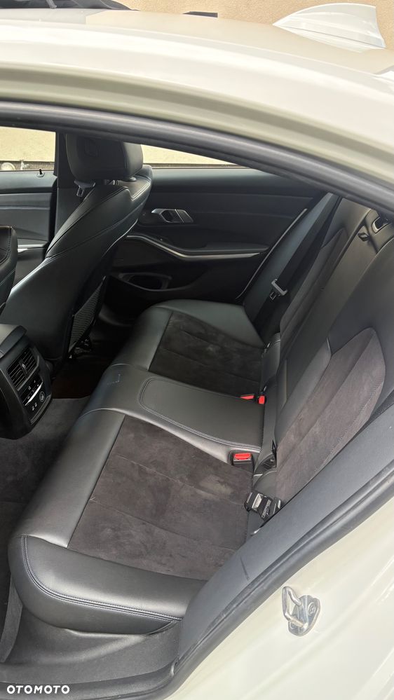 BMW Seria 3 320d xDrive M Sport - 13