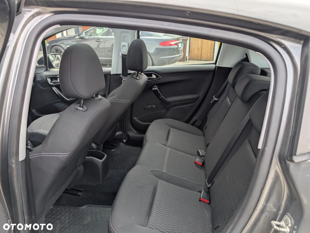 Peugeot 208 PureTech 82 Allure - 8