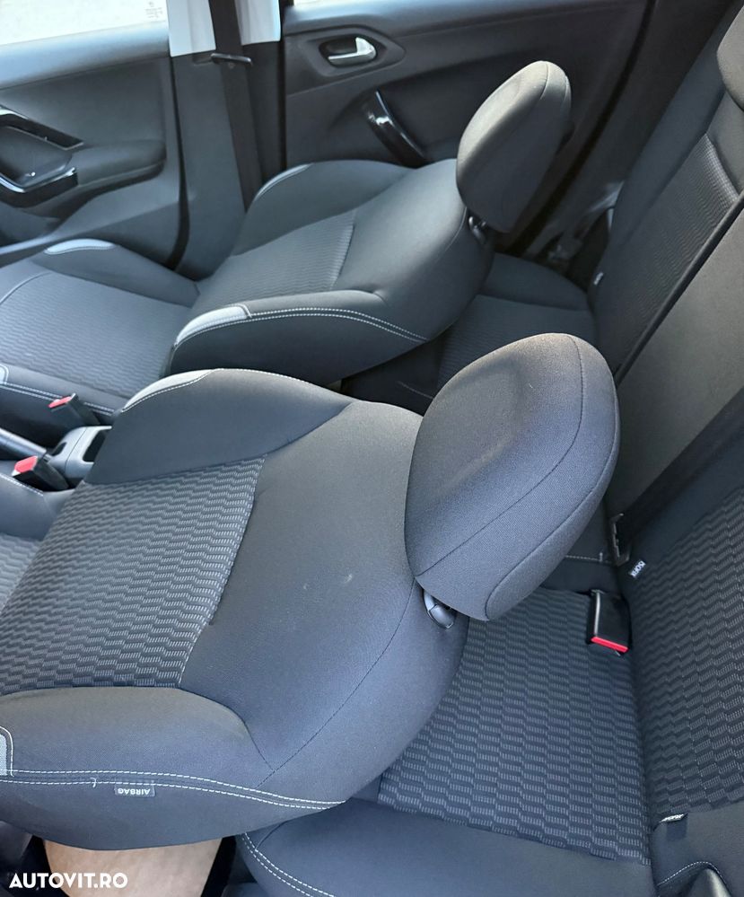 Peugeot 208 PureTech 110 Stop & Start Allure - 37