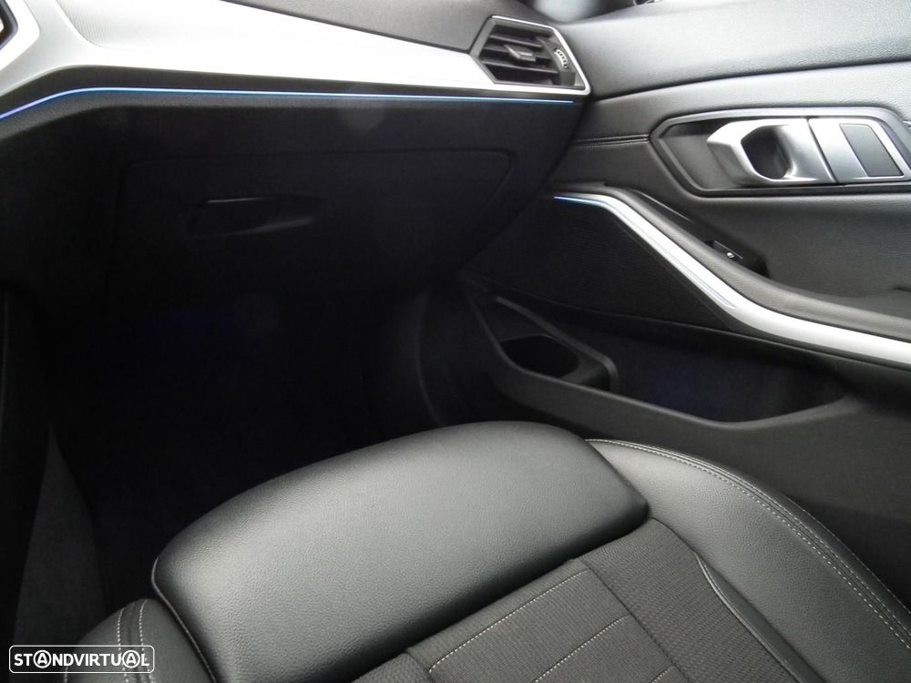 BMW 318 d Line Sport - 32