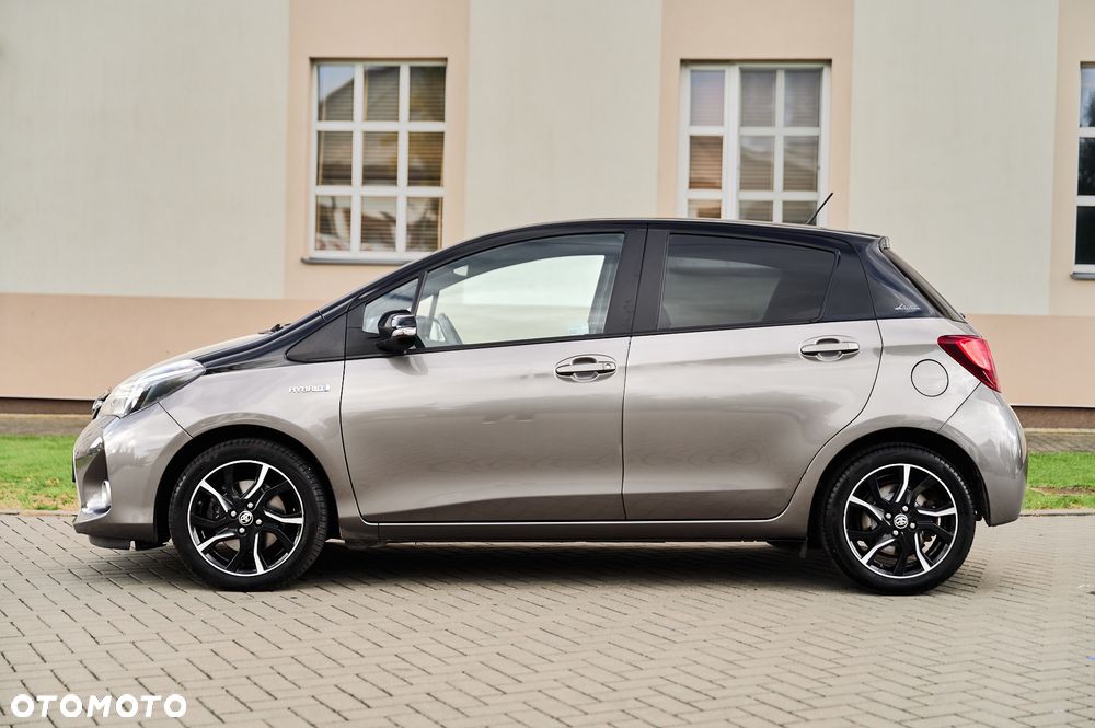 Toyota Yaris Hybrid 100 Selection Passion - 14