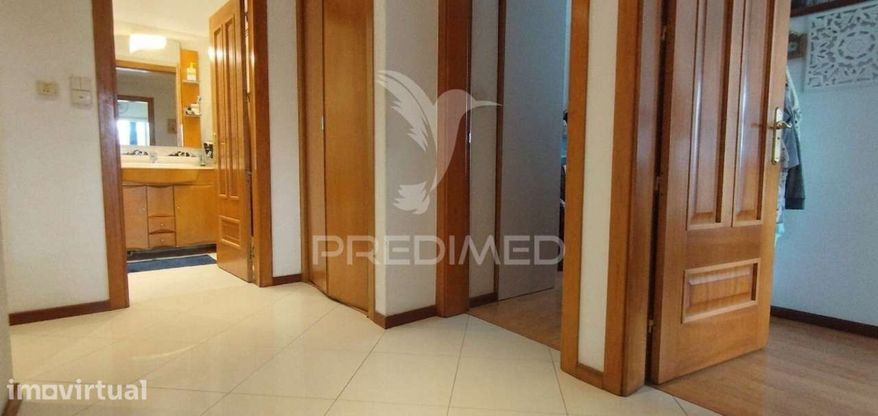 Apartamento T2 com parqueamento em Santo António dos Cavaleiros (Lo... - Grande imagem: 5/21