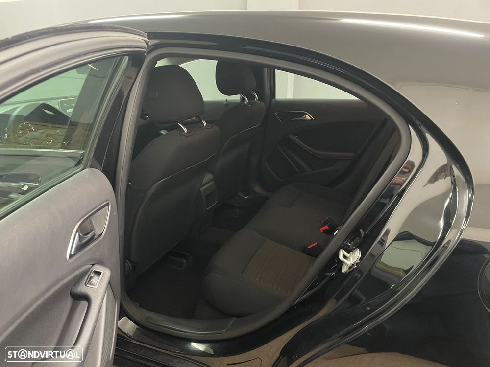 Mercedes-Benz A 180 d Activity Edition - 12