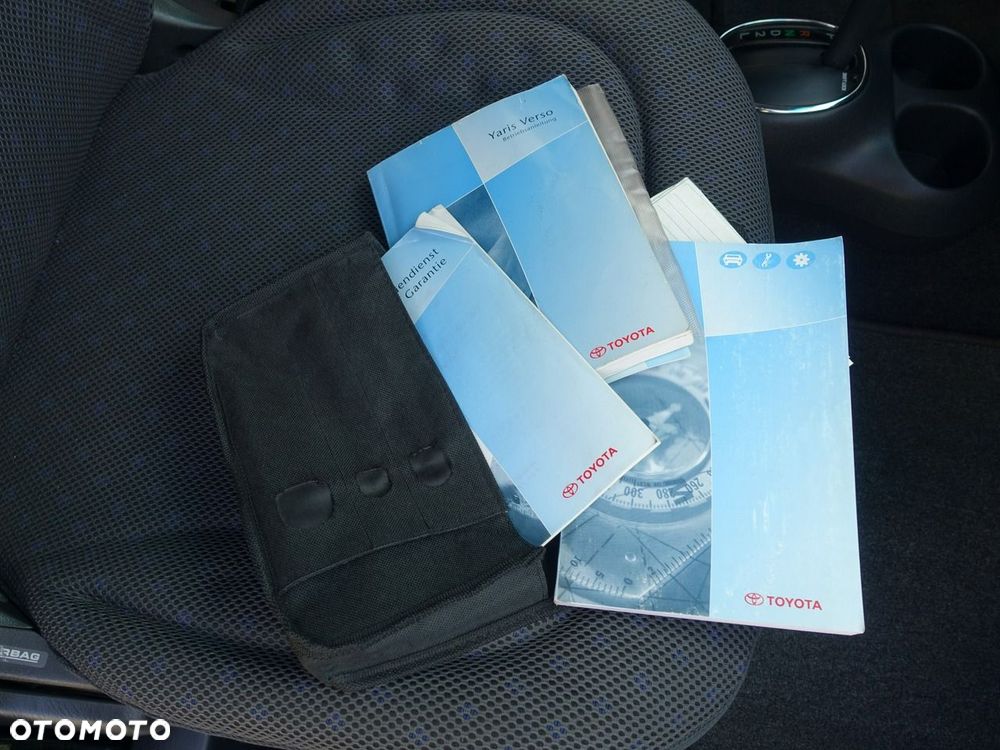 Toyota Yaris Verso - 24