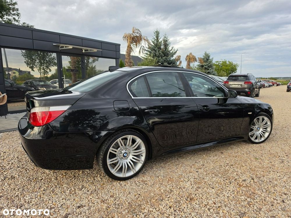 BMW Seria 5 550i - 24