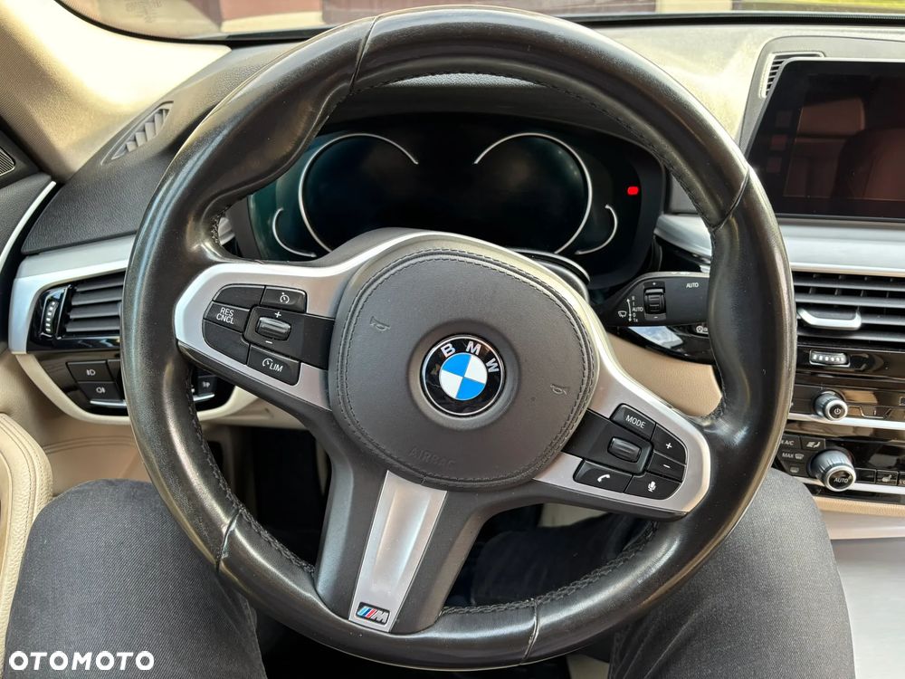 BMW Seria 5 520d M Sport - 16