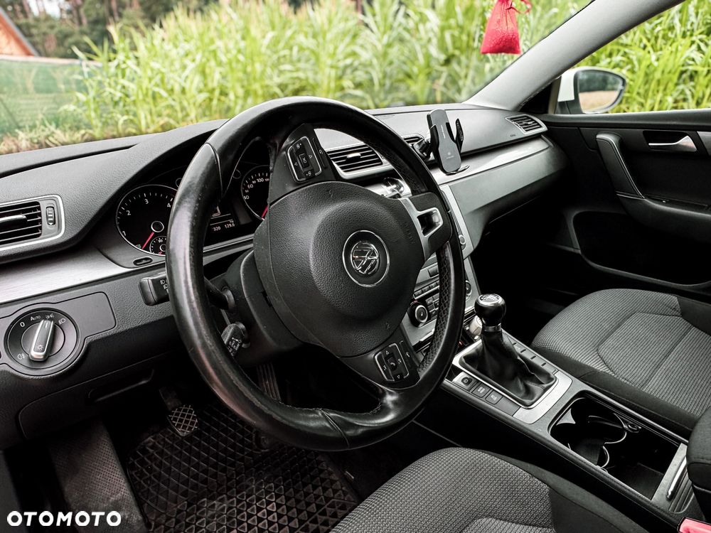 Volkswagen Passat 2.0 TDI BlueMotion Technology Comfortline - 21