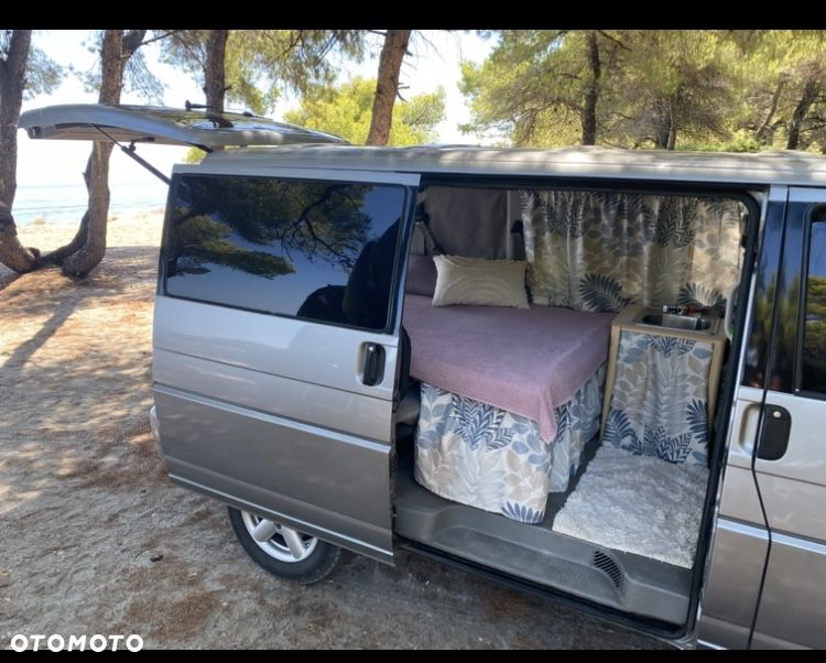 Volkswagen Caravelle - 4