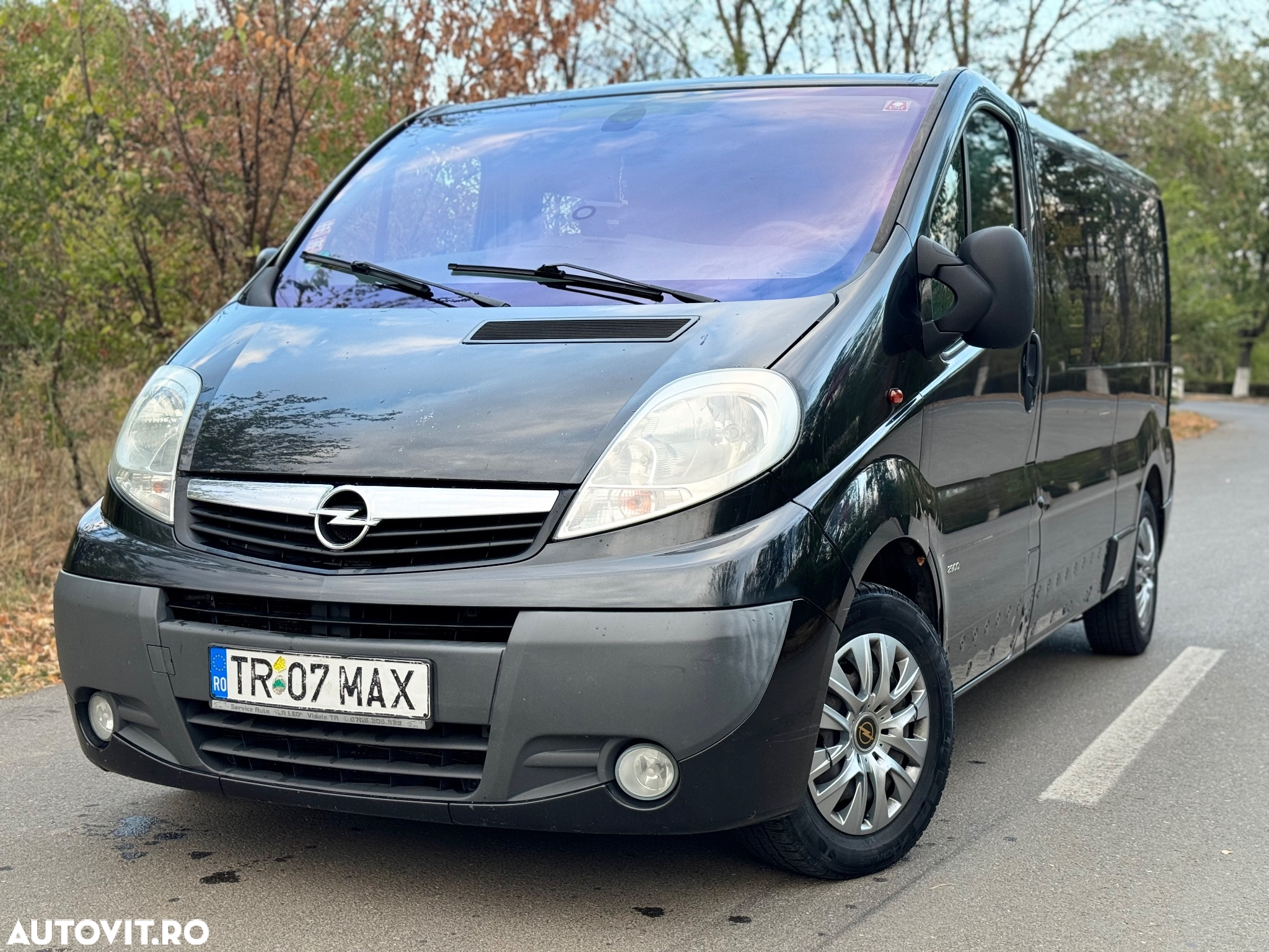 Opel Vivaro 2.5 CDTI L2H1 Life Cosmo - 2