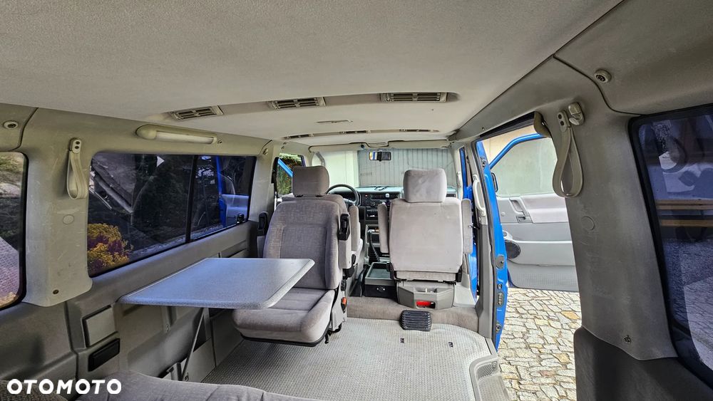 Volkswagen Multivan - 10