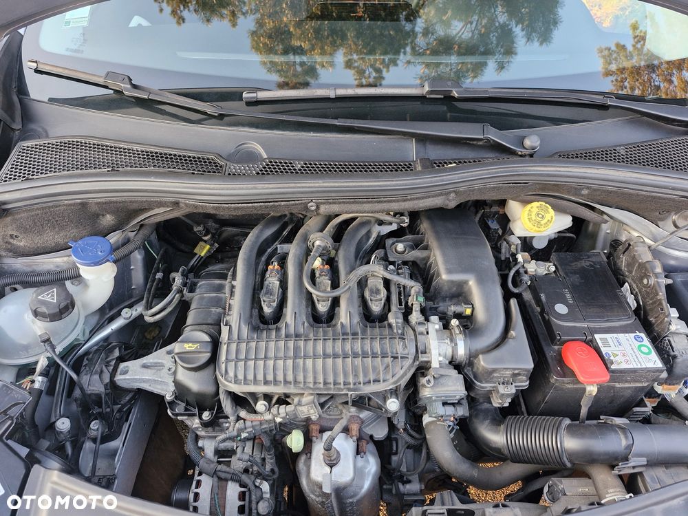 Peugeot 208 - 12