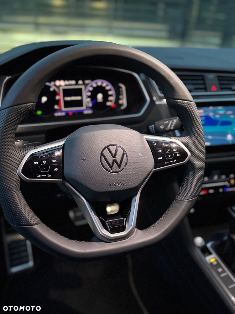 Volkswagen Tiguan 2.0 TDI SCR 4MotION DSG R-Line - 25
