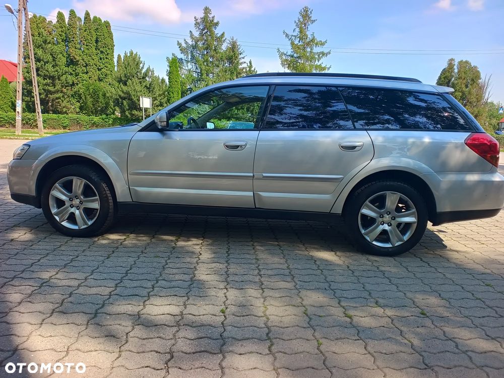 Subaru Outback 3.0 H6 - 6