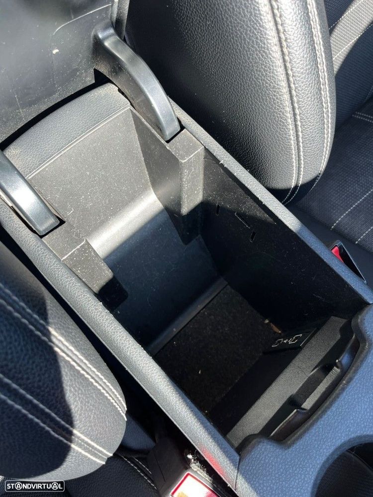 Mercedes-Benz CLA 200 d Shooting Brake - 37