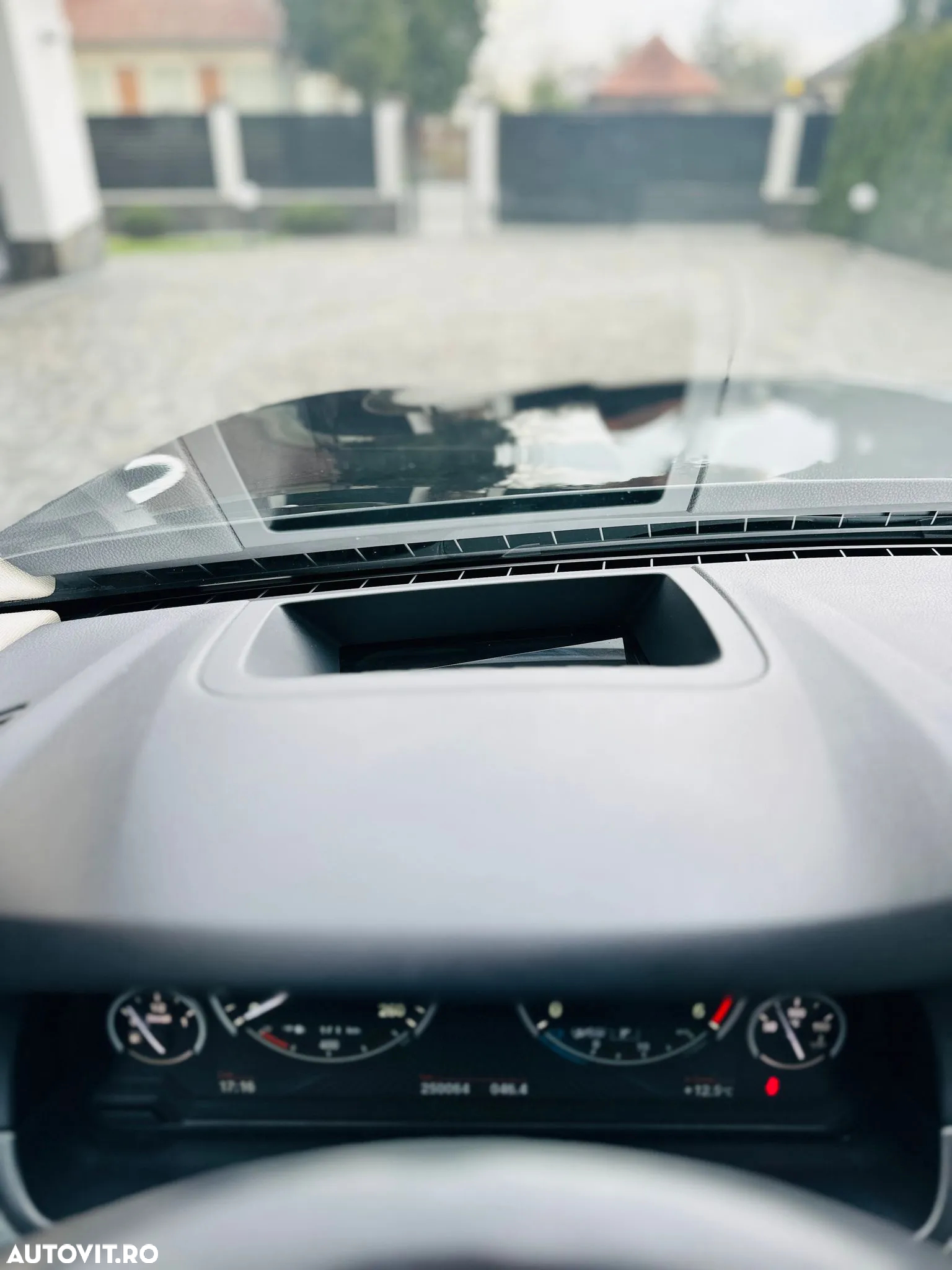 BMW Seria 5 520d - 25