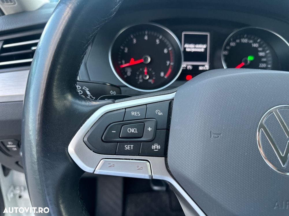 Volkswagen Passat - 8