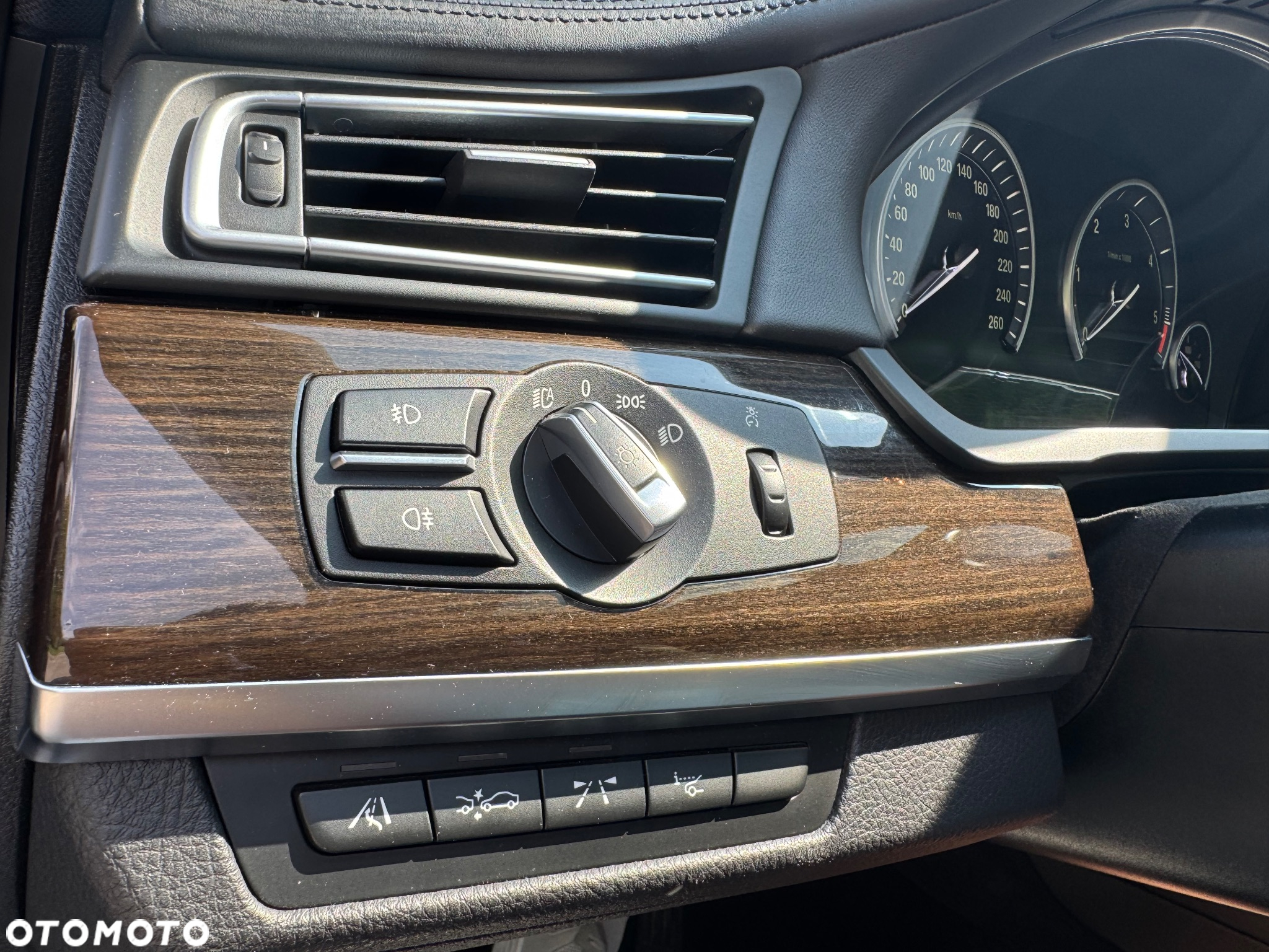 BMW Seria 7 740d xDrive - 29
