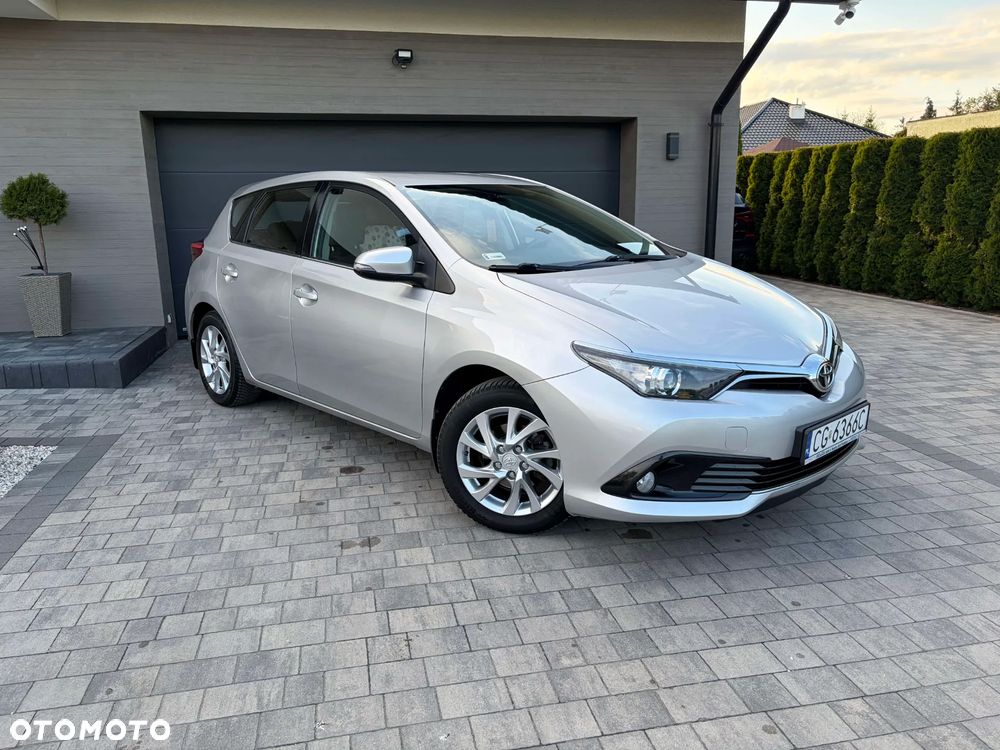Toyota Auris 1.6 Premium - 1