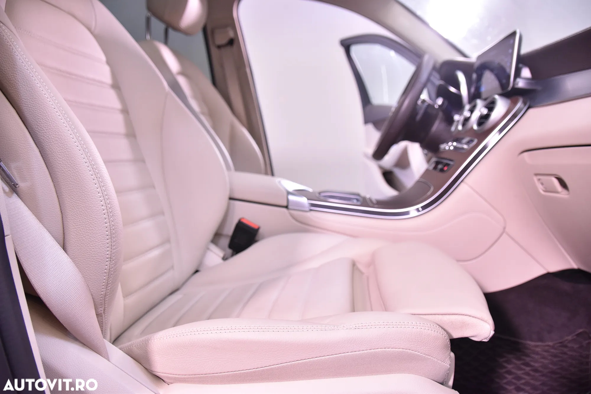 Mercedes-Benz GLC 300 e 4MATIC - 11