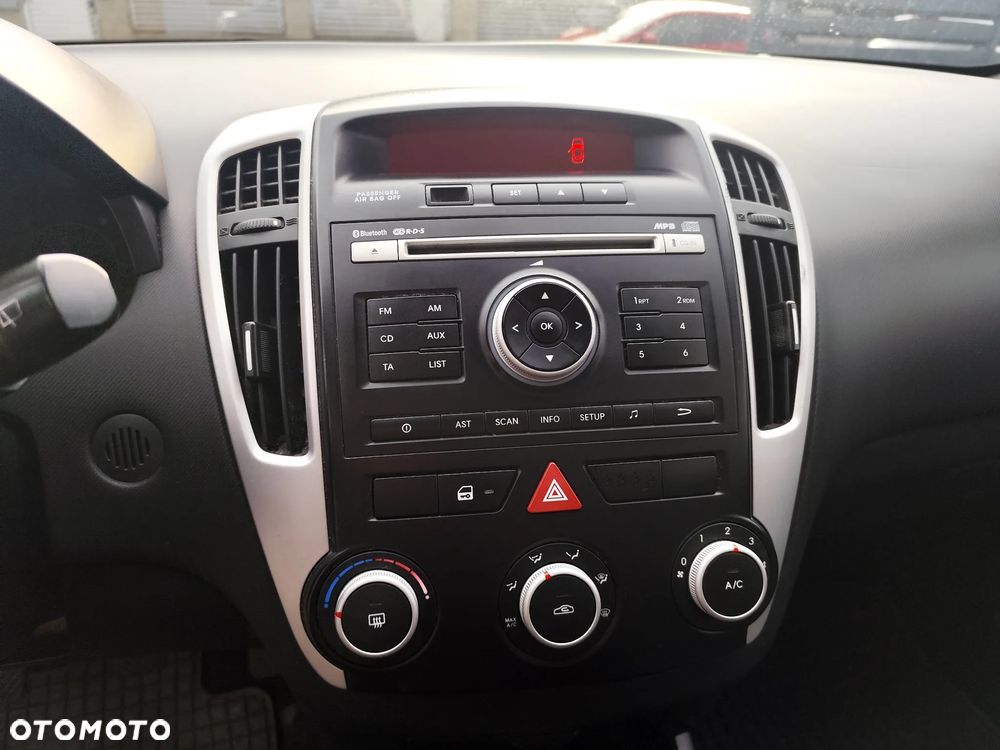 Kia Ceed 1.6 L - 21